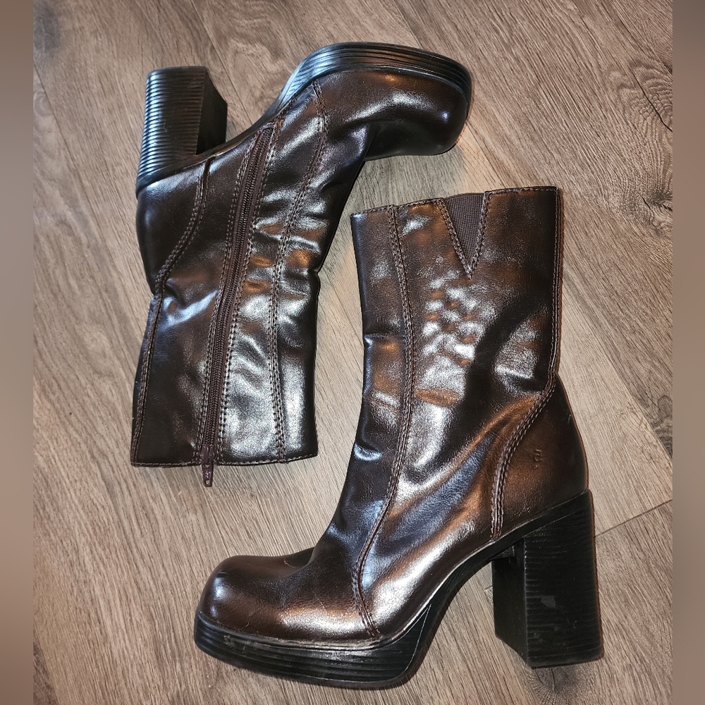 Vintage platform chunky heeled Lower East Side boots